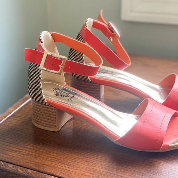 ModCloth Freeing Motif Mid Heel Sandals Size 7 - Picture 5 of 7